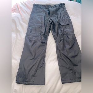 Lightly worn Gravity insulated black ski pants. Excellent condition.
